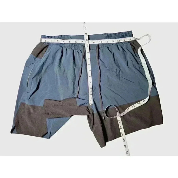 Lululemon size XL Switch Up Short 7" Obsidian / Black EUC - Picture 14 of 15